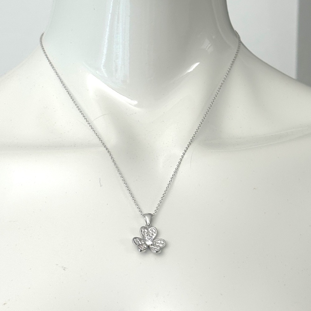 NEW!!!  Sparkling Silver Floral Pendant
